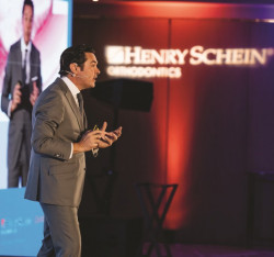 Il 4° Simposio annuale europeo Carriere® di Henry Schein Orthodontics™,  tenutosi a Parigi, ha fatto registrare il tutto esaurito
